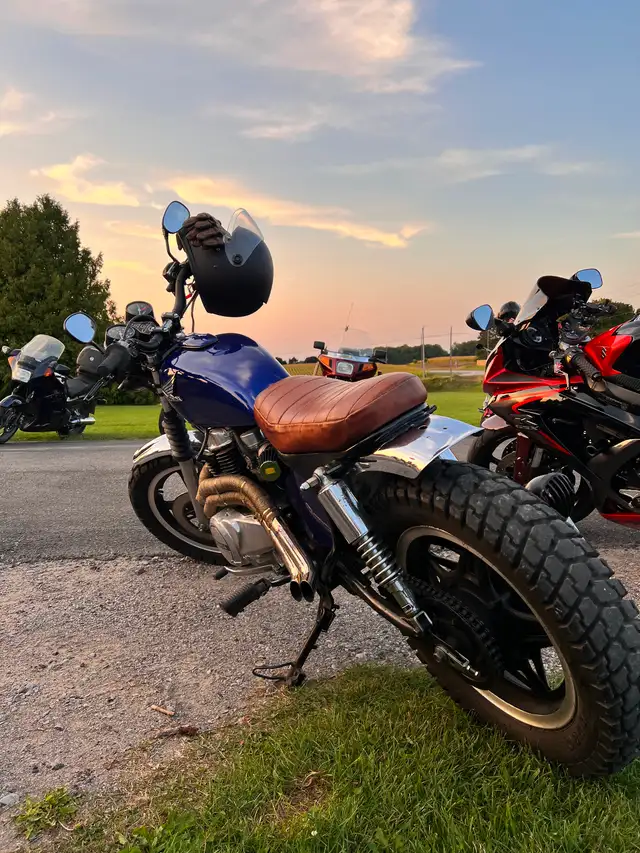 1981 Honda CM400T in Street, Cruisers & Choppers in Kawartha Lakes - Image 2
