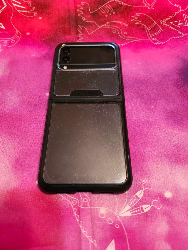 Galaxy  flip 3 in Cell Phones in Regina - Image 4