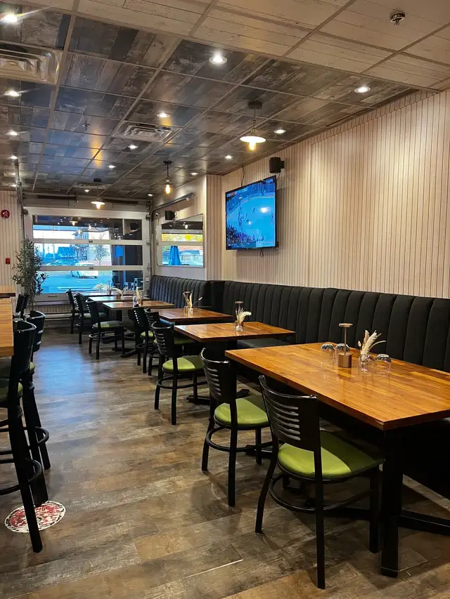 barmaid/waitress/cook in Bar, Food & Hospitality in City of Montréal - Image 5