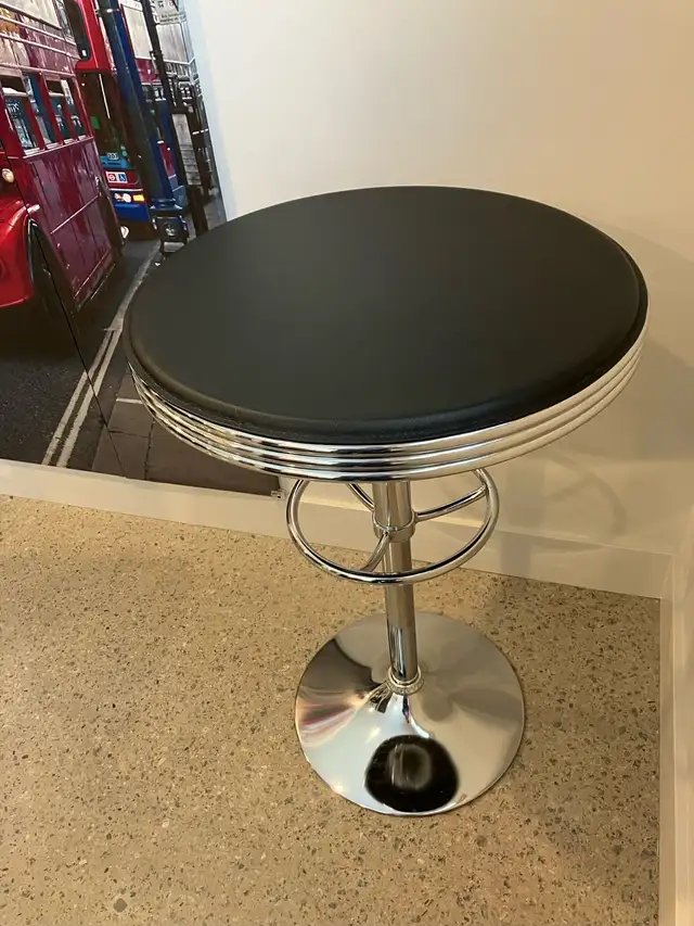 pub/cafe table and stools in Other Tables in Bedford - Image 4