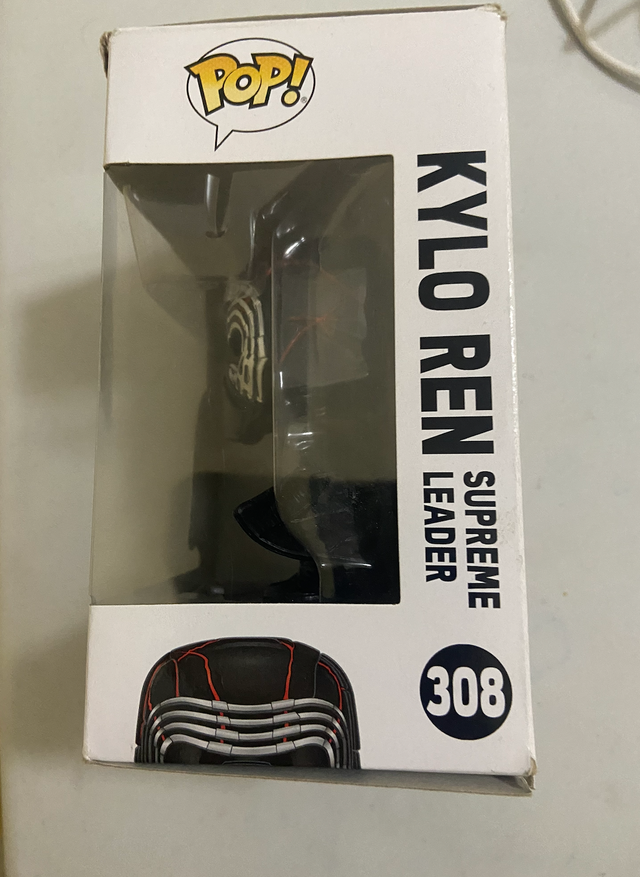 Kylo Ren Funko Pop (#308) – Open Box, Excellent Condition in Arts & Collectibles in Markham / York Region - Image 6