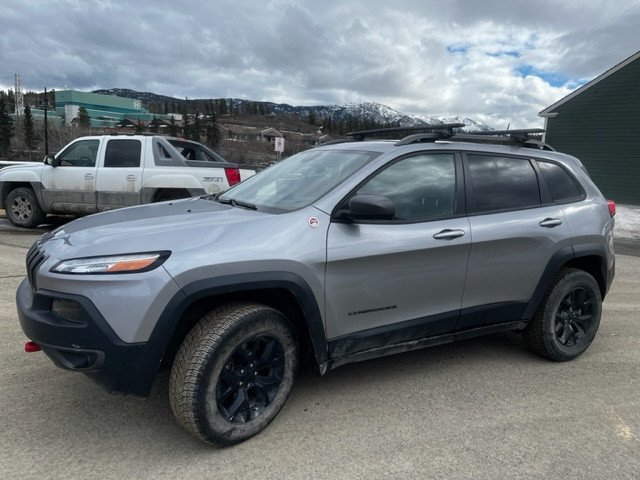 2016 Jeep cherokee 3.2l 4wd 4dr trailhawk in Cars & Trucks in Whitehorse - Image 3