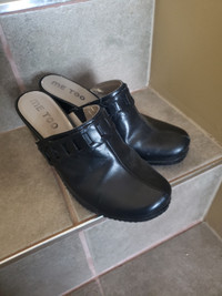 Black heels size 8