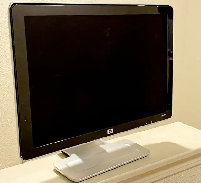 HP Computer Monitor in Laptop Accessories in Mississauga / Peel Region - Image 3
