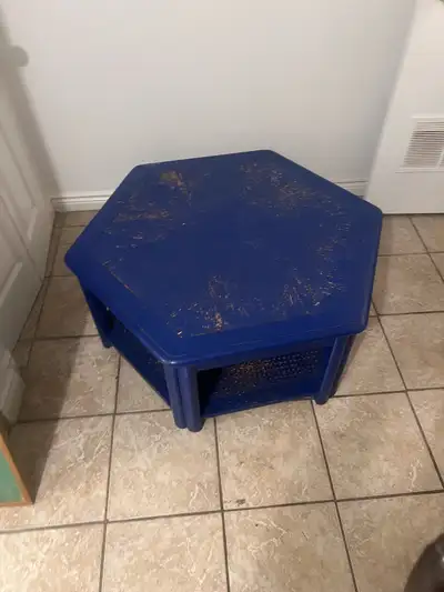 Needs repainting Rattan bottom