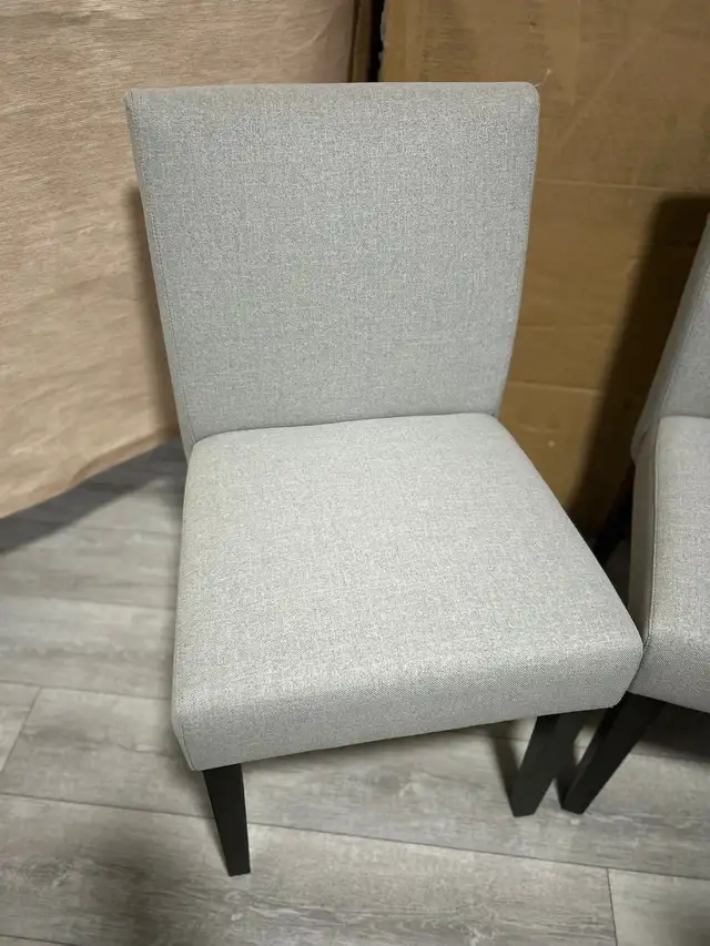 Costco accent chair in Chairs & Recliners in Calgary - Image 4