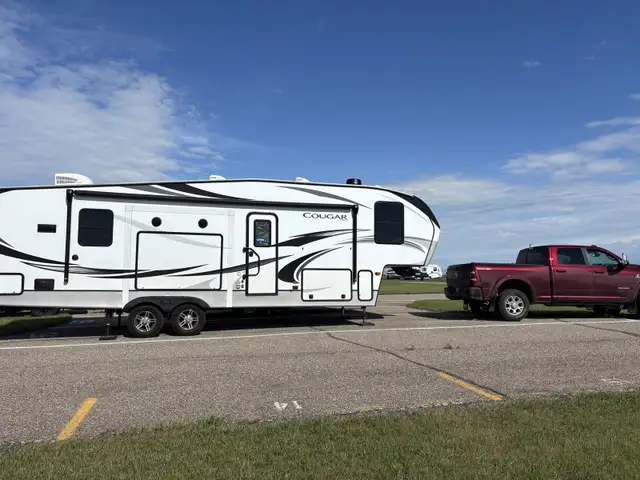 2020 Cougar 29RKS 33’ 5th Wheel Travel Trailer in Travel Trailers & Campers in Regina - Image 3