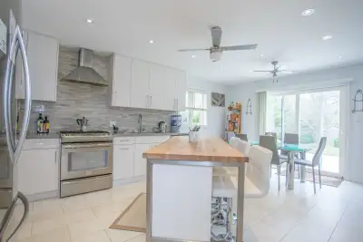 Elegant executive bungalow on a rare pie-shaped ravine lot backing onto Cedar Valley conservation /...