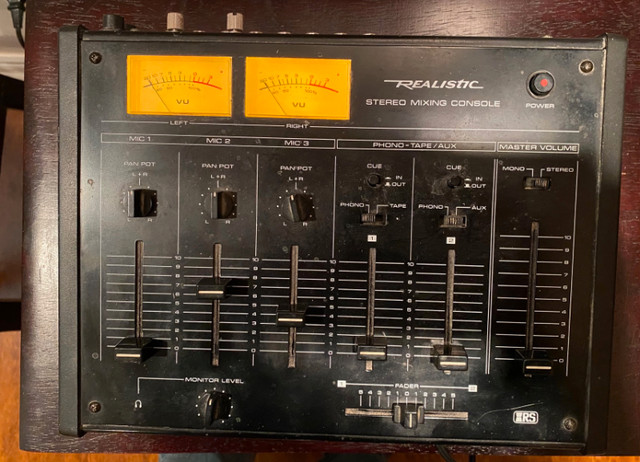 VINTAGE REALISTIC 32-100A STEREO MIXER in General Electronics in Mississauga / Peel Region