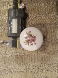 USED - Round Floral Porcelain Cabinet Knobs (1.5" x 1")