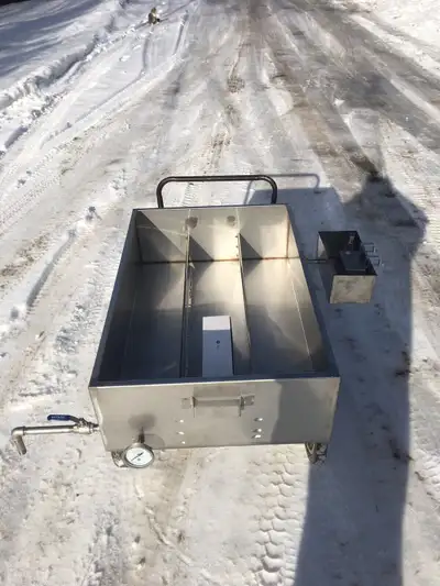 Évaporateur a fond plat, vient avec: - 3 séparations à l’intérieur pour un courant constant. - systè...