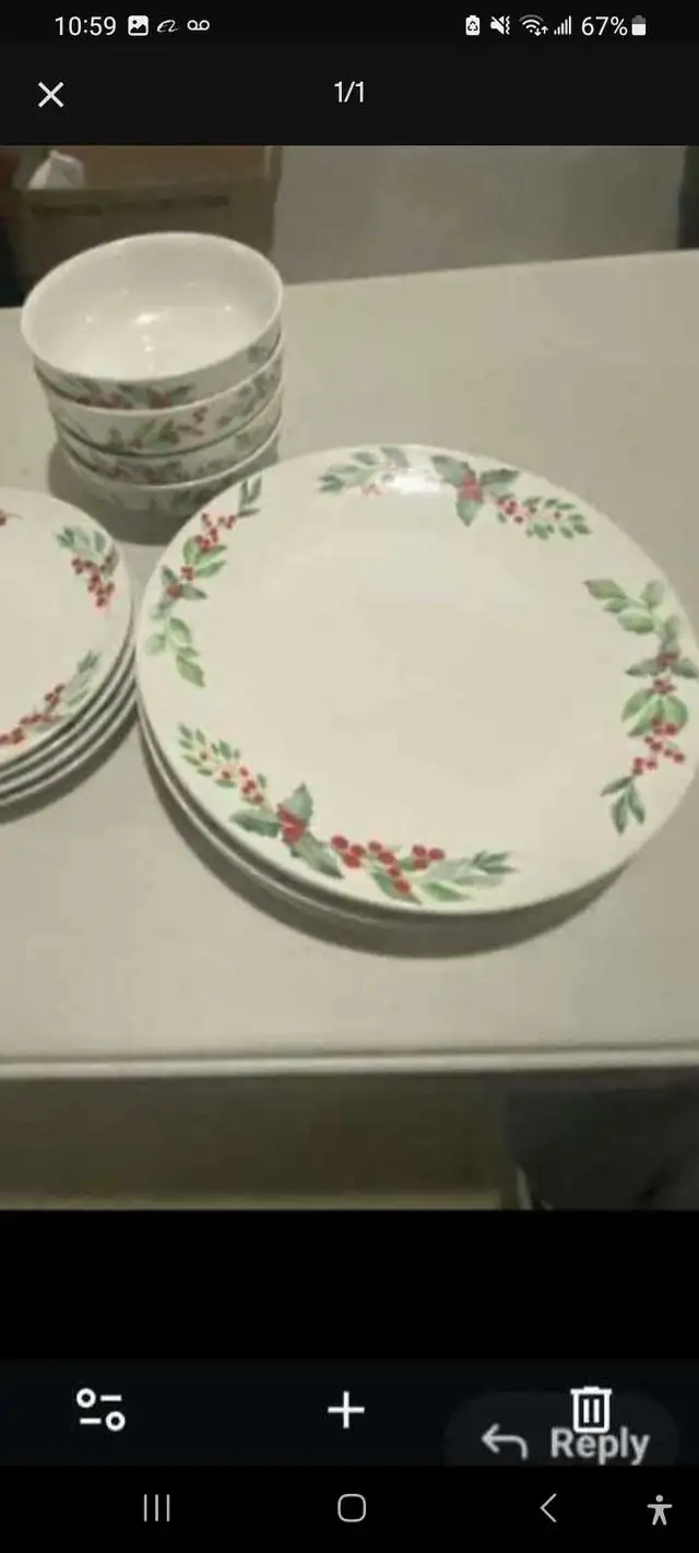 Holiday Holly Dinnerware Set in Kitchen & Dining Wares in Brantford - Image 2