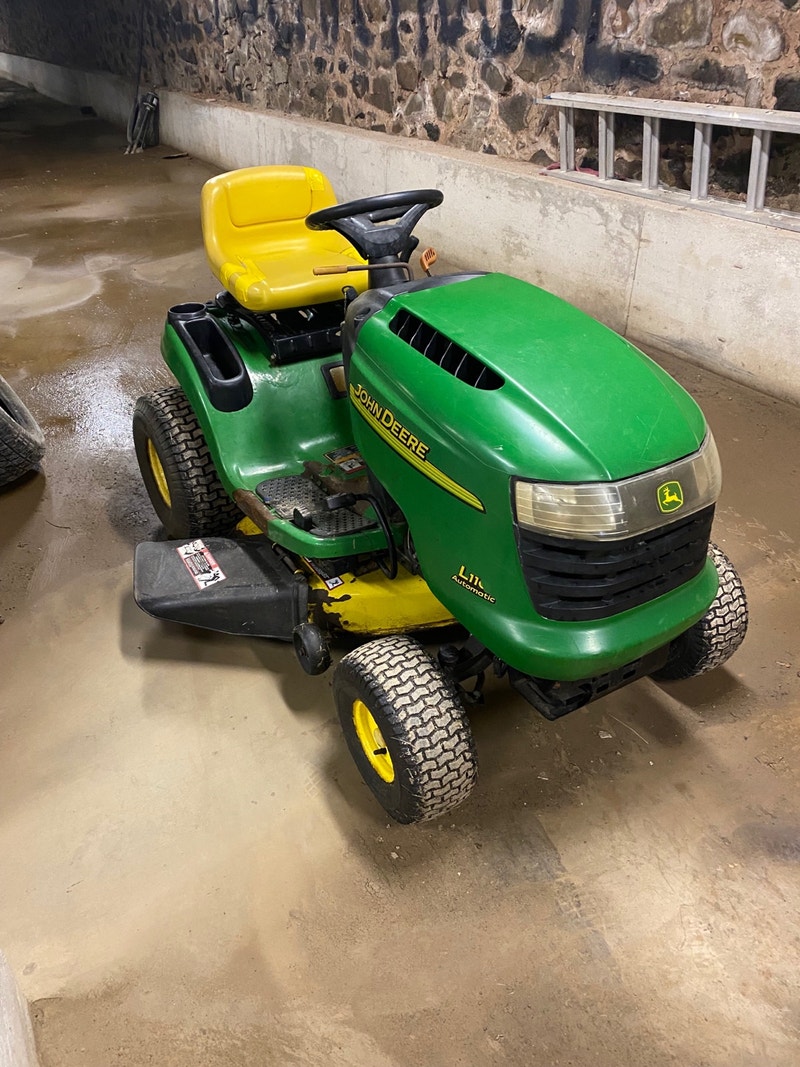 John Deere lawn tractor Lawnmowers & Leaf Blowers Annapolis Valley