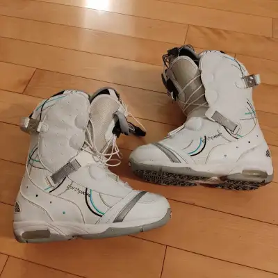 Bottes de snowboard. Femme 6.5 US. EUR 37., View more