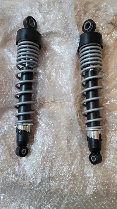 A set of OEM RSU shocks Removed and replaced with Ohlins at 6000kms, so barely used In near perfect...
