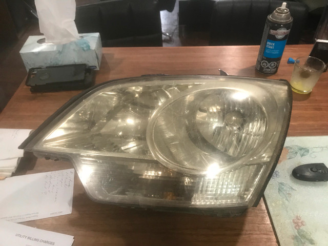 DRIVER HEADLIGHT OFF 2009 SATURN VUE in Auto Body Parts in London