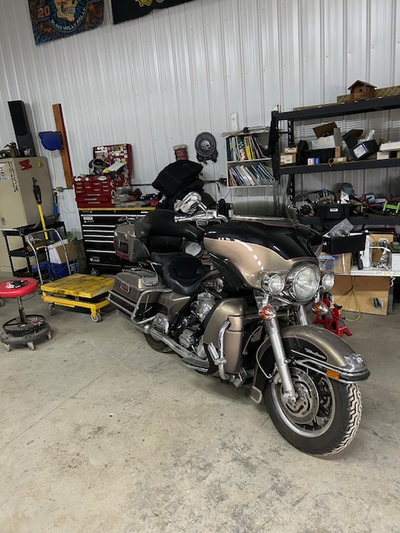 FLHTCU 103 Screaming Eagle, great condition, low km, ape hanger newer tires, spare tires and rims, l...