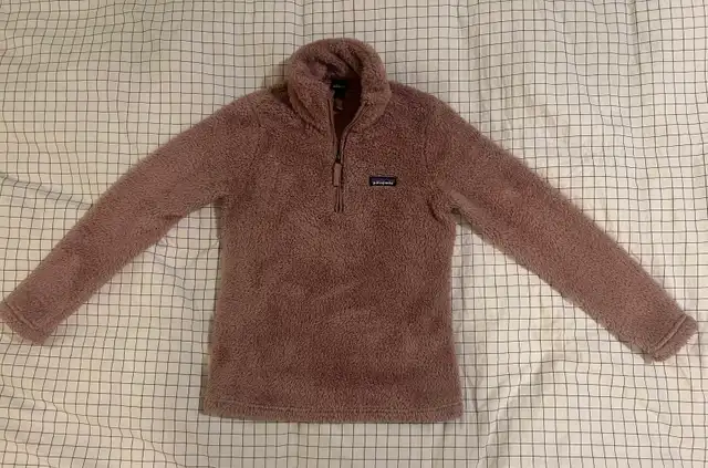 Patagonia Pink Women’s 1/4 Zip Fleece (Size XS) in Women's - Tops & Outerwear in Calgary - Image 2