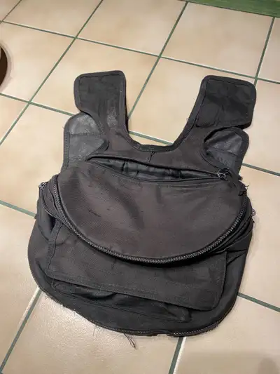 This handlebar bag is fastened by Velcro fasteners, can come off in a second very handy to carry map...