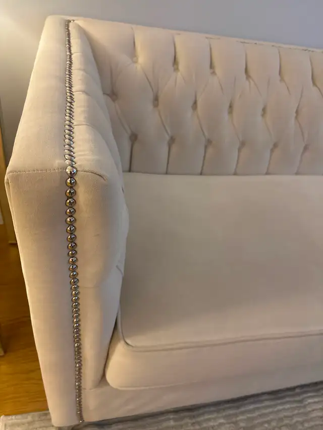 Tufted Sofa in Couches & Futons in City of Toronto - Image 4