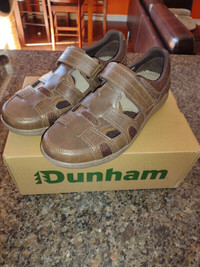 BRAND NEW DUNHAM BROWN LEATHER SANDALS