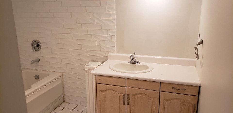 Huge room good for 2, near Kennedy Station 5