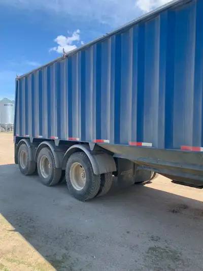 1997 3 hopper bin, Castleton tridem grain trailer. Asking $28,000 Call: Dale @ 306-276-2536 Barry @3...