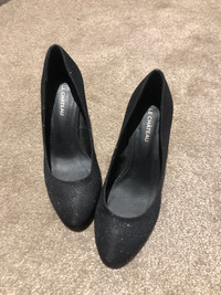 Size 6 - Le Chateau Black Sparkly Heels 