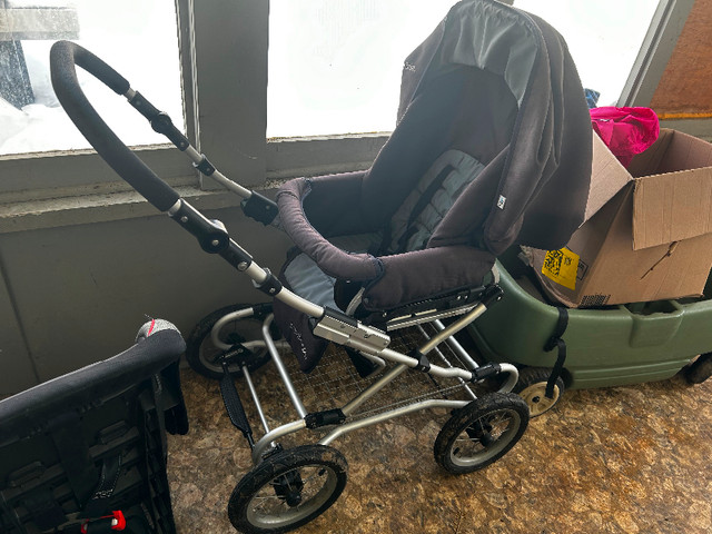 Stroller in Strollers, Carriers & Car Seats in Fredericton