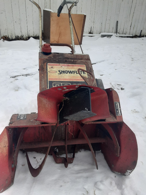 MTD 5/20 Snoflite Single Stage 2 Stroke Snowblower in Snowblowers in Edmonton