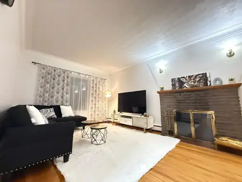 Chambre disponible dans une grande maison de 4 chambre en plein centre ville de hull ! Disponible en...