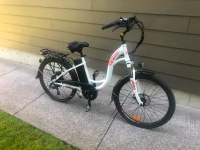DJ City touring step-thru e-bike bike… like new only 1000 kms on it. 5 assists plus throttle….lots o...