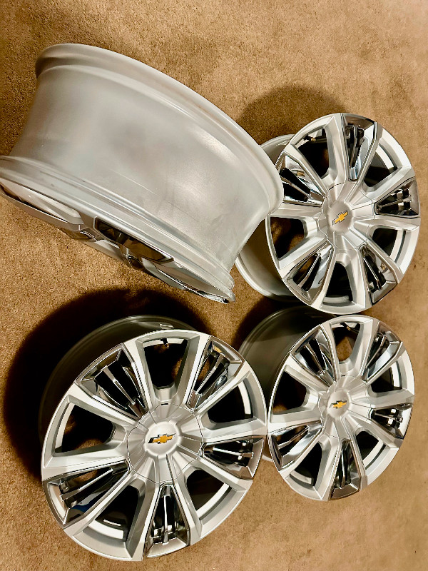 22" Chevy / GMC Wheels 22x9 / 6x139.7 set of four $1750 There is in Tires & Rims in London - Image 2