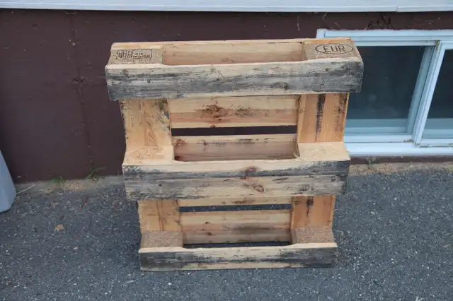 14x Palettes de Bois EURO EPAL. ideal pour Table.  LIVRAISON in Beds & Mattresses in Québec City - Image 6