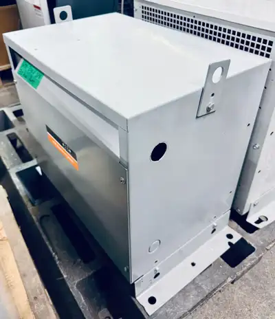 30 kVA, 3phase Auto transformer, Primary: 600 Secondary: 240V Auto transformer Used in good working...