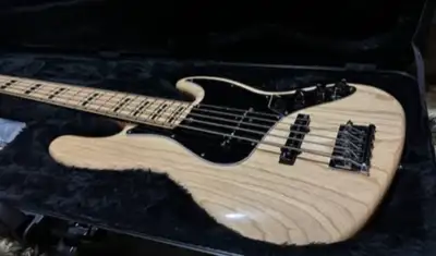 FENDER JAZZ BASS AMERICAN DELUXE 5 STRING, View more