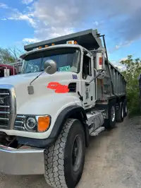 Dump truck triaxle 
