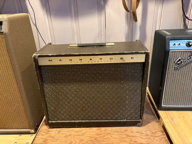 vintage Magnatone 410 amplifier  in Amps & Pedals in Oshawa / Durham Region - Image 2