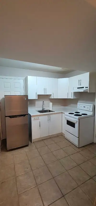 Private 1-Bedroom Basement Suite in Cottonwood, Maple R