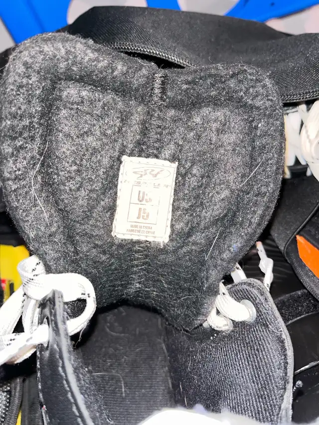 Hockey equipment in Hockey in Kitchener / Waterloo - Image 4
