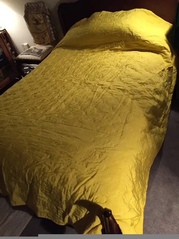 Vintage 50s Quilted Yellow Double-Queen Sz Bed cover - 94" X 88" in Arts & Collectibles in City of Toronto - Image 3