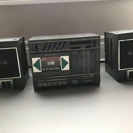 Sony CFS-5000S AM/FM-MW-SW 7 Band Receiver/Recorder Boombox in Stereo Systems & Home Theatre in City of Toronto - Image 3
