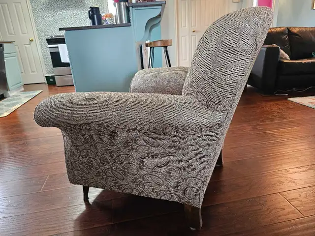 Antique Easy Chair in Chairs & Recliners in Cape Breton - Image 5