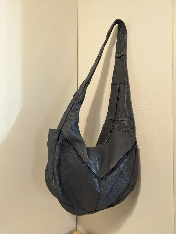 "Lopez Camacho" leather shoulder purse
