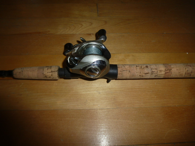 Canne moulinet baitcaster Shimano/Quantum Fishing rod reel dans Art et objets de collection  à Ville de Montréal - Image 4