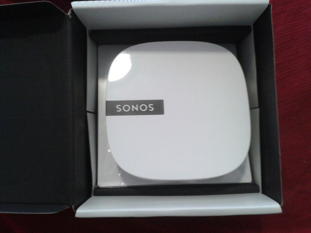 Sonos BOOSTUS1 Boost Wireless Speaker Transmitter - White w/ AC in Speakers in City of Toronto - Image 3