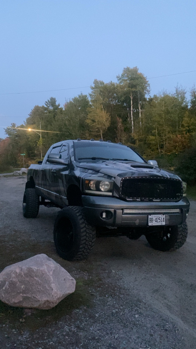 06 Ram 2500 mega cab 6 speed Laramie in Cars & Trucks in Muskoka - Image 2