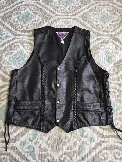 MOB Vintage Leather Motorcycle Vest Size Large - India Excellent Condition Braided Designs Button Up...