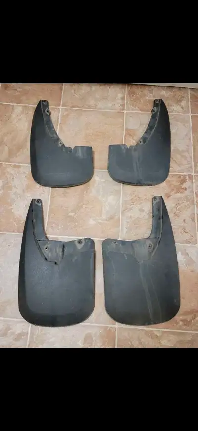 There off of a 2014 dodge ram 1500. Will fit any dodge with same body as that year