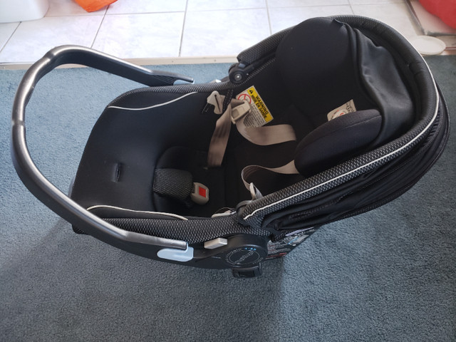 Peg Perego Primo Viaggio 4-35 Nido car seat with base in Strollers, Carriers & Car Seats in Oakville / Halton Region - Image 2